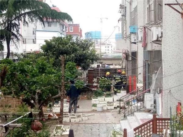 突發(fā)！青島一居民樓發(fā)生爆燃！已造1人死亡，7人受傷！3公里外有震感…