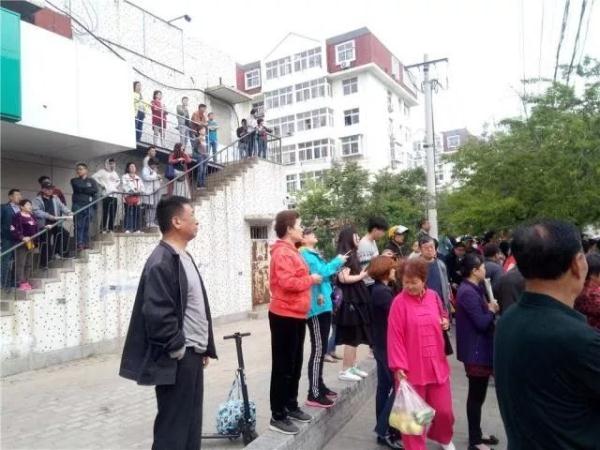 突發(fā)！青島一居民樓發(fā)生爆燃！已造1人死亡，7人受傷！3公里外有震感…