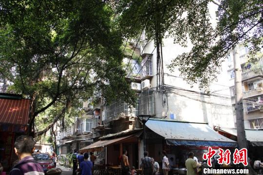 圖為煤氣爆燃民房。 朱柳融 攝