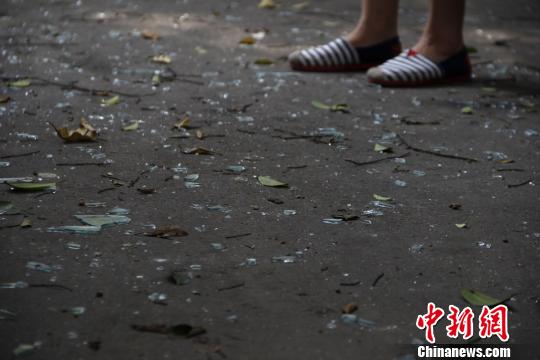 圖為煤氣爆燃民房。 朱柳融 攝